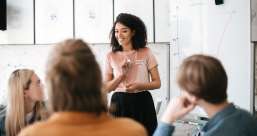 دسته بندی phrasal verb ها به افعال پر تکرار یا افعال بلا-استفاده