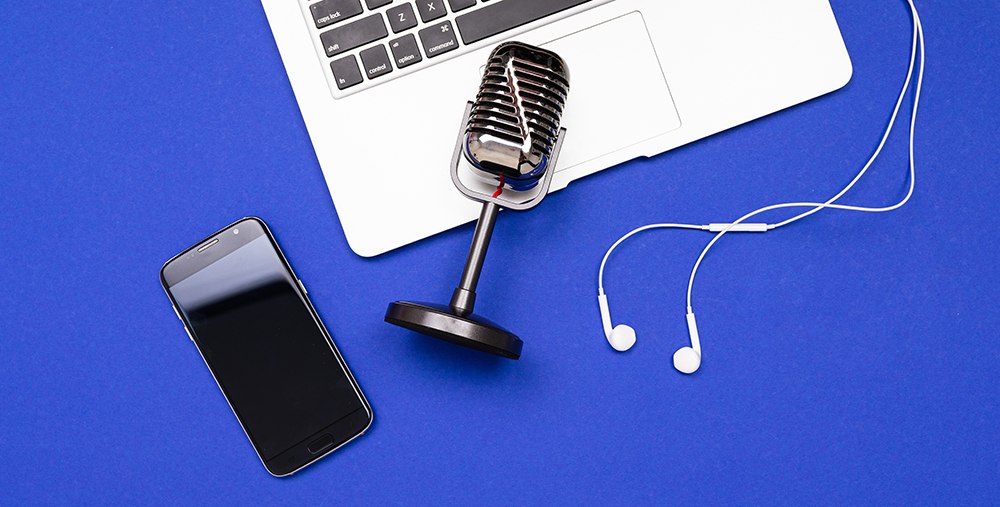 گوش دادن به پادکست برای یادگیری زبان